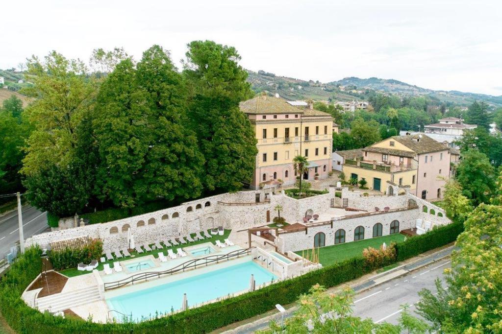 Hotel Corte Dei Tini Терамо Экстерьер фото