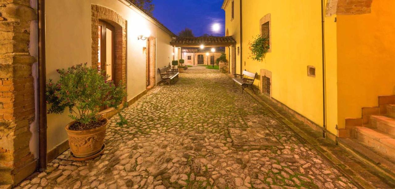 Hotel Corte Dei Tini Терамо Экстерьер фото