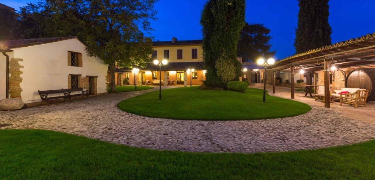 Hotel Corte Dei Tini Терамо Экстерьер фото
