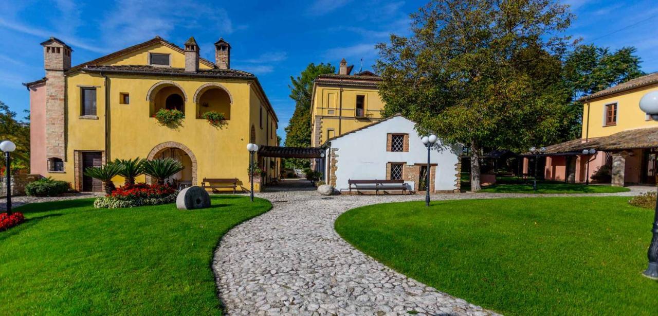 Hotel Corte Dei Tini Терамо Экстерьер фото