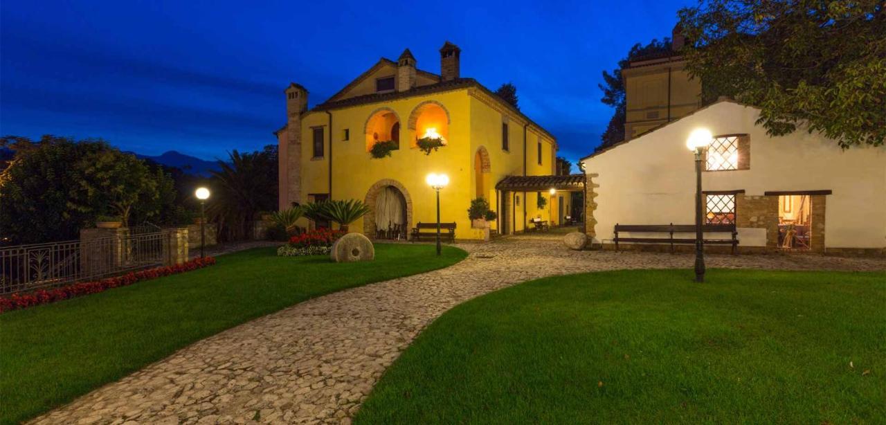 Hotel Corte Dei Tini Терамо Экстерьер фото