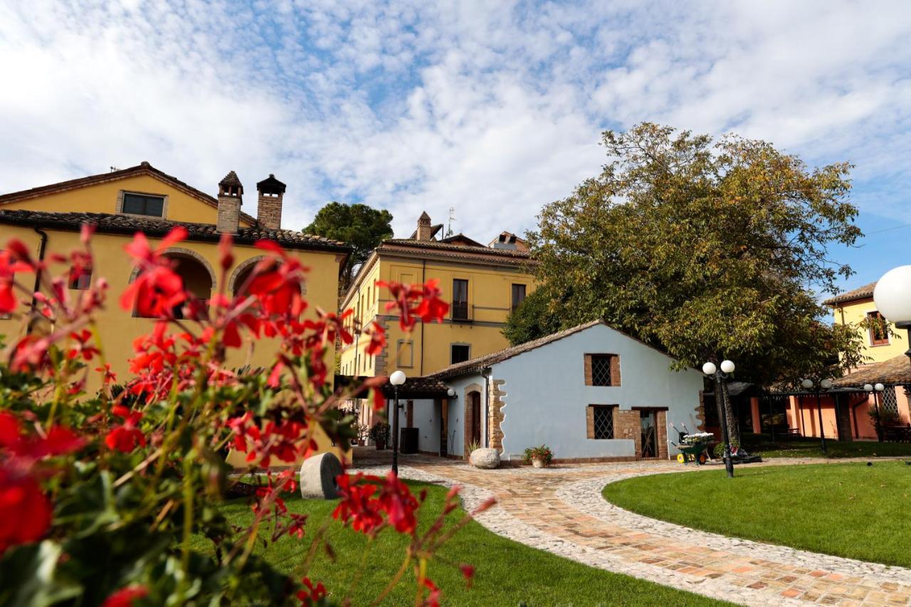 Hotel Corte Dei Tini Терамо Экстерьер фото