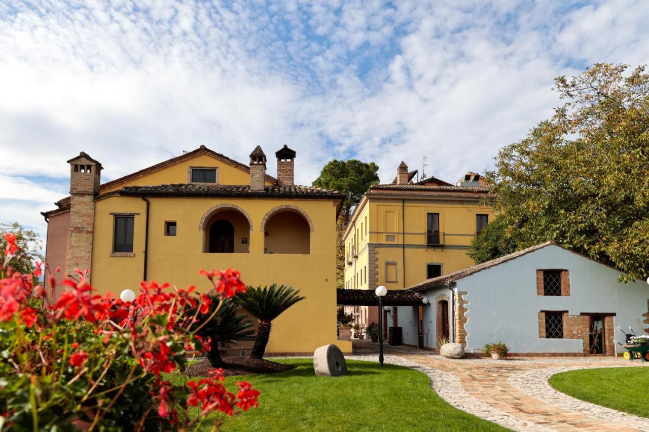 Hotel Corte Dei Tini Терамо Экстерьер фото