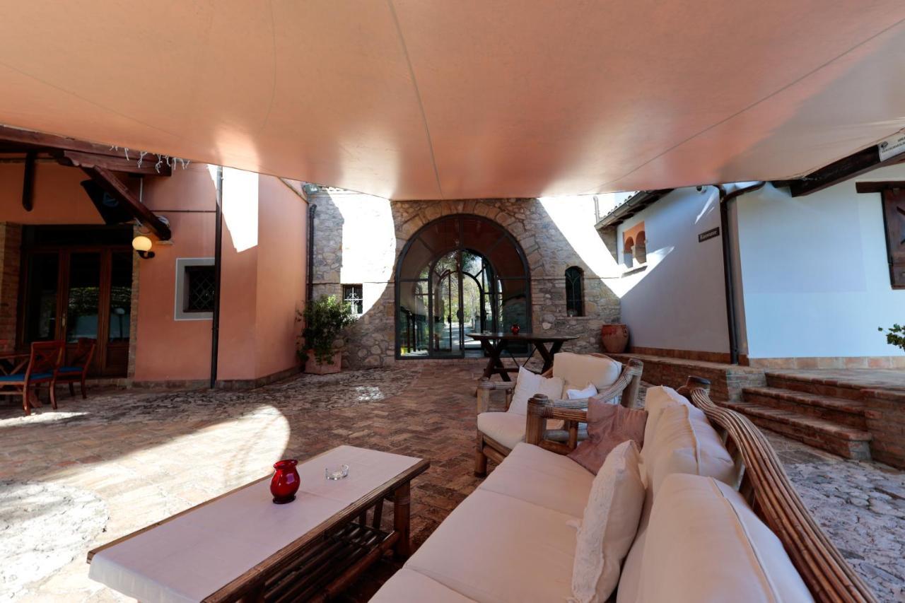 Hotel Corte Dei Tini Терамо Экстерьер фото