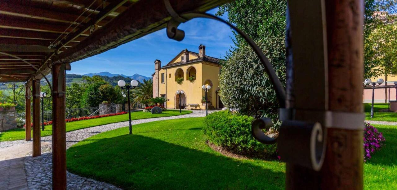 Hotel Corte Dei Tini Терамо Экстерьер фото